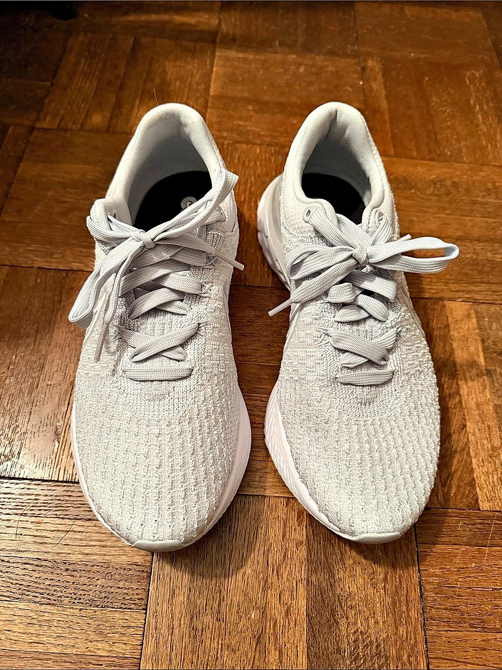Nike Renew Run 4 Women's Sneakers US 8.5 White